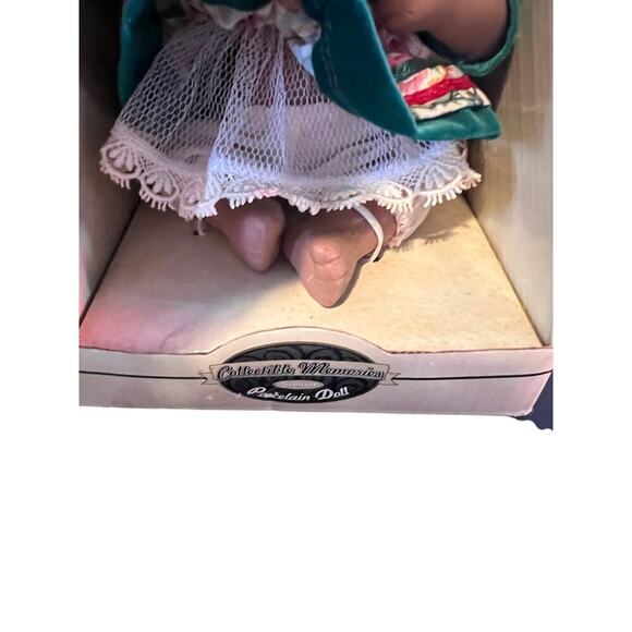 Collectible memories, Genuine, porcelain doll Limited collectors handcrafted - Picture 4 of 7